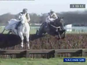 Video preview image for Sandown Park 15:15 - Royal Artillery Gold Cup (Amateur Riders' Chase)