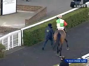 Video preview image for Kempton Park 16:50 - Free Entry For Betdaq Members Median Auction Maiden Stakes