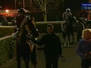 Video preview image for Kempton Park 18:35 - Back Or Lay At betdaq.com Handicap