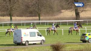 Video preview image for Kempton Park 13:50 - Betdaq Now 2% Commission Pendil Novices' Chase (Grade 2) (1)