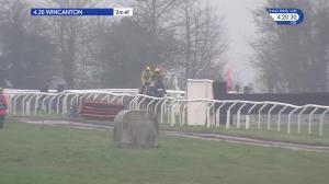 Video preview image for Wincanton 16:20 - Yeovil Radio Cabs 426666 Novices' Chase (4)
