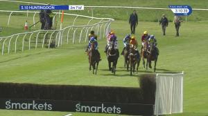 Video preview image for Huntingdon 15:10 - smarkets.com Novices' Handicap Chase (4)