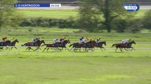 Video preview image for Huntingdon 16:15 - smarkets.com Handicap Hurdle (4)