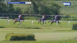 Video preview image for Wincanton 16:20 - smarkets.com Handicap Chase (4)