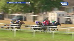 Video preview image for Sandown Park 15:55 - Download The Coral App Handicap (4)