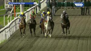 Video preview image for Kempton Park 20:15 - 32red.com Handicap (4)