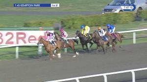 Video preview image for Kempton Park 19:45 - 32Red Handicap (Qualifier) (3)