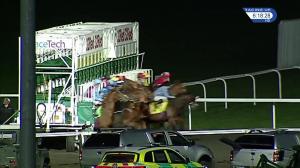 Video preview image for Kempton Park 18:15 - 100% Profit Boost At 32redsport.com Handicap (5) (Div 2)