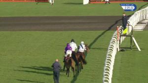 Video preview image for Kempton Park 14:25 - Follow @racing_UK On Twitter Now Beginners' Chase (3)