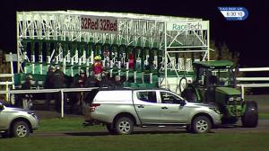 Video preview image for Kempton Park 18:30 - 32Red On The App Store Nursery Handicap (4)