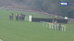 Video preview image for Exeter 14:20 - smarkets.com Novices' Chase (3)