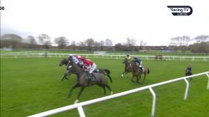 Video preview image for Cheltenham 14:00 - Download The Betbright App Handicap Chase (Grade 3) (1)