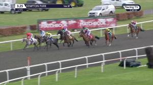 Video preview image for Kempton Park 15:25 - Matchbook Casino Handicap (Qualifier) (4)