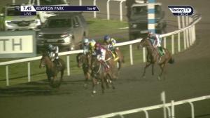 Video preview image for Kempton Park 19:45 - 100% Profit Boost At 32redsport.com Handicap (2)