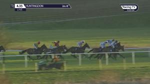 Video preview image for Huntingdon 16:35 - Mansionbet John Bigg Oxo Handicap Chase (4)