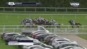 Video preview image for Newbury 14:05 - Insure With Be Wiser Handicap Chase (3)