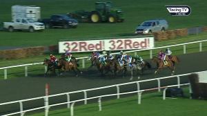 Video preview image for Kempton Park 19:45 - 32Red On The App Store Classified Stakes (6) (Div 1)