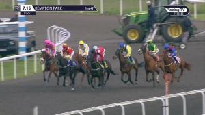 Video preview image for Kempton Park 19:15 - 32Red On The App Store Fillies' Handicap (5)