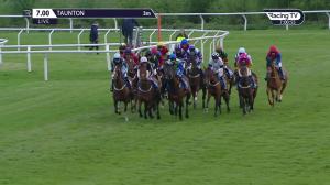 Video preview image for Taunton 19:00 - C&S Electrical Wholesale / Ansell Lighting Mares' Handicap Hurdle (5)