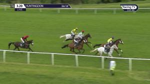 Video preview image for Huntingdon 15:20 - Mansionbet Handicap Chase (4)