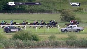 Video preview image for Huntingdon 16:25 - Boongate Kia Stinger Handicap Hurdle (4)
