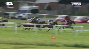 Video preview image for Sandown Park 19:35 - Call Star Sports On 08000 521 321 Handicap (3)