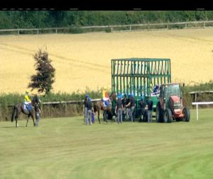 Video preview image for Fairyhouse 17:05 - www.fairyhouse.ie Claiming 