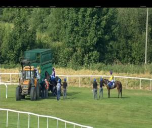 Video preview image for Tipperary 17:50 - Glenvale Stud Race