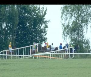 Video preview image for Clonmel 17:45 - Bbq Evening At Clonmel Races Mares Handicap Hurdle