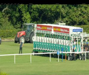 Video preview image for Leopardstown 19:05 - Leopardstown Golf Centre Maiden 