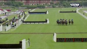 Video preview image for Stratford-on-Avon 14:45 - racingtv.com Novices' Handicap Chase (5)