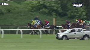 Video preview image for Stratford-on-Avon 15:45 - Follow@racing TV On Twitter Handicap Chase (5)