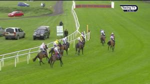 Video preview image for Stratford-on-Avon 16:45 - Follow @racingtv On Twitter Novices' Hurdle (4)