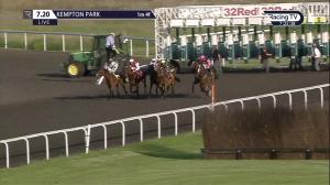 Video preview image for Kempton Park 19:20 - 32Red Handicap (3)