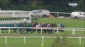 Video preview image for Sandown Park 15:20 - Hampton Court Handicap (4)