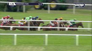 Video preview image for Sandown Park 17:40 - Slug and Lettuce 2-4-1 Cocktails Amateur Riders' Handicap (4)