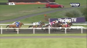 Video preview image for Kempton Park 15:30 - Matchbook Novice Stakes (5) (Div 2)