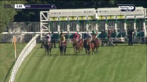 Video preview image for Epsom Downs 15:05 - Poundhound Doggy Dash Handicap (2)