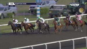 Video preview image for Kempton Park 19:55 - 32Red On The App Store Handicap (Qualifier) (4)