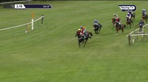 Video preview image for Warwick 14:10 - Warwick Racecourse Welcomes Racing TV Members Novices' Hurdle (4)