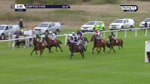 Video preview image for Kempton Park 14:45 - Matchbook Betting Podcast Novices' Handicap Chase (4)