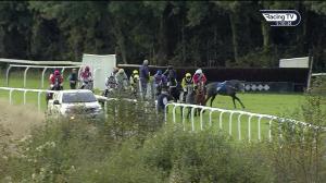 Video preview image for Exeter 17:10 - Bet At racinguk.com "Junior" Standard Open National Hunt Flat (5)