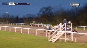 Video preview image for Chelmsford City 16:00 - Bet At totesport.com "Hands & Heels" All-Weather Apprentice Handicap (5)