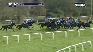 Video preview image for Taunton 13:05 - Gold Cup and Grand National Lunches Handicap Hurdle (5)