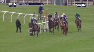 Video preview image for Kempton Park 14:25 - Betway Kingwell Hurdle (Grade 2) (1)