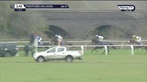 Video preview image for Stratford-on-Avon 14:45 - Download The Low6 App Novices' Handicap Chase (4)