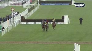 Video preview image for Stratford-on-Avon 15:55 - Read The aidan-coleman.com Blog Novices' Chase (4)