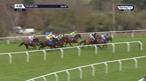 Video preview image for Taunton 16:00 - Visit racingtv.com Handicap Hurdle (4)