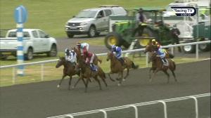 Video preview image for Kempton Park 18:05 - Unibet Casino Deposit £10 Get £40 Bonus Maiden Fillies' Stakes (5)