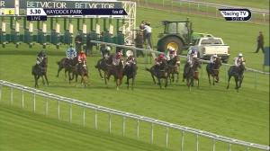 Video preview image for Haydock Park 17:30 - BetVictor Run For Your Money Handicap (4)